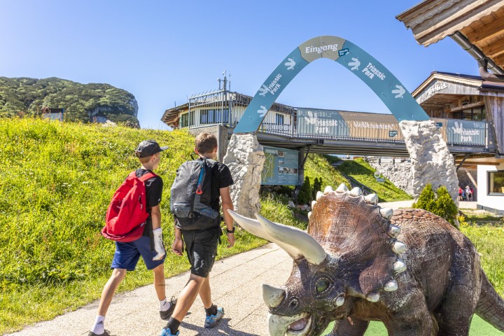 Freizeitpark mit Dinosaurier Modellen